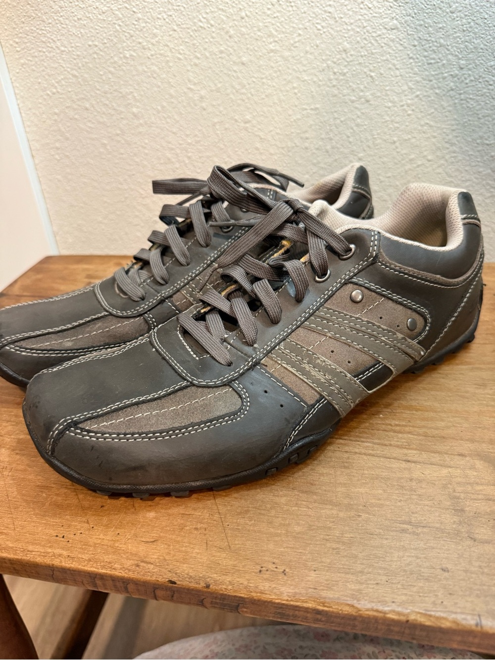 Skechers Leather Casual Sneakers Men’s Size 10.5 Brown Gray Lace Up Shoes